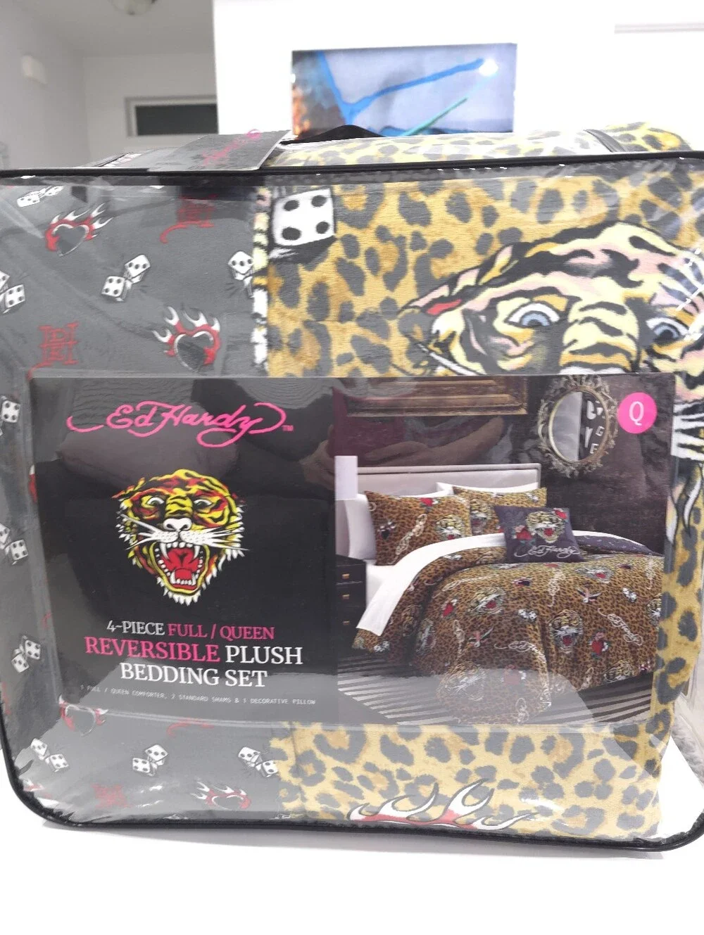 Ed Hardy Queen 4 Piece Luxurious Tiger Plush Comforter Set New
